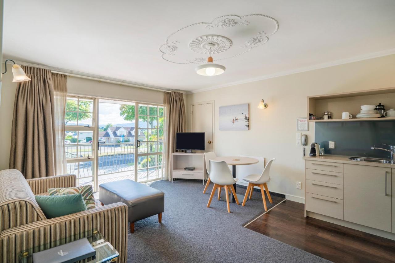 Silver Fern Rotorua Suites & Spa Luaran gambar A typical apartment at the hotel