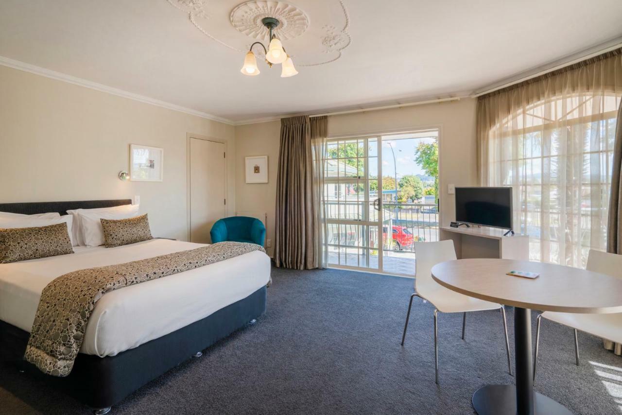 Silver Fern Rotorua Suites & Spa Luaran gambar A typical room at the hotel