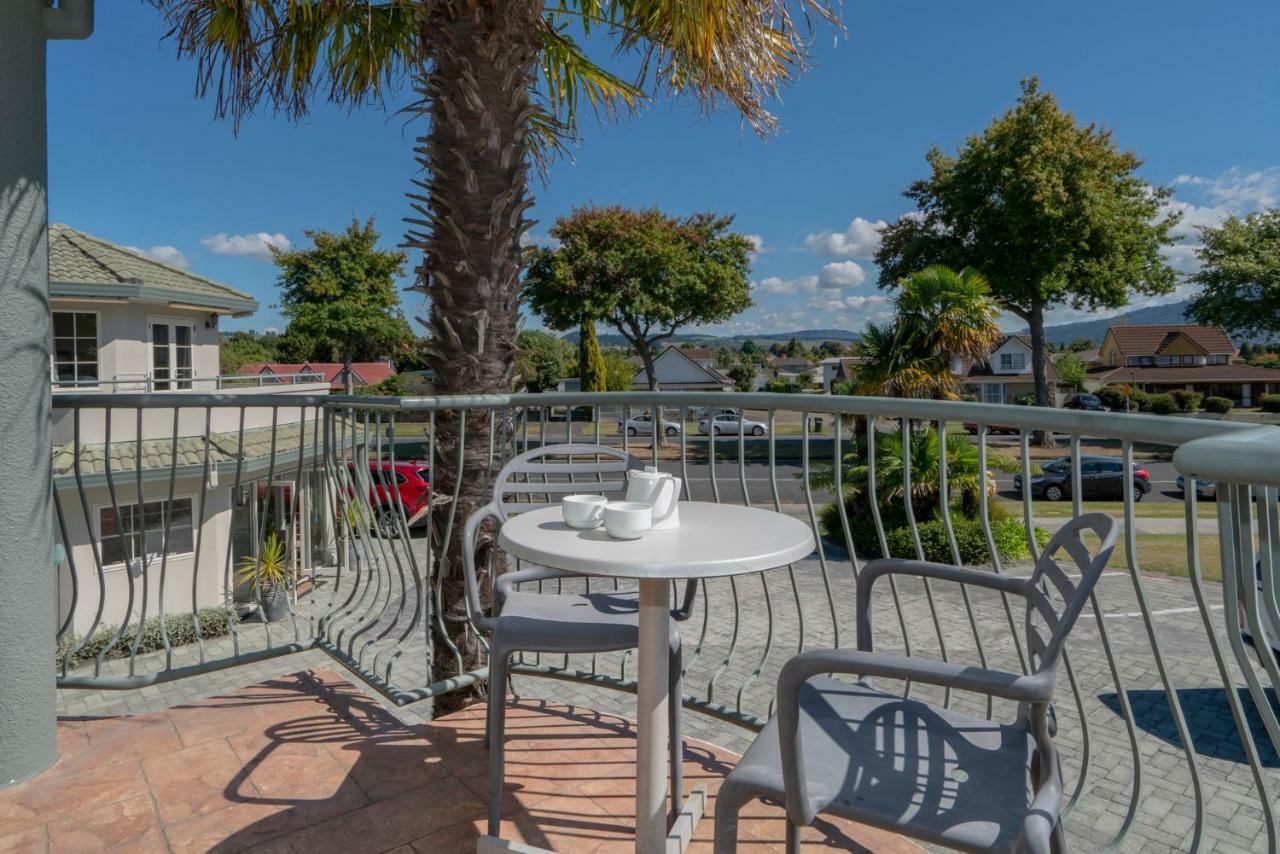 Silver Fern Rotorua Suites & Spa Luaran gambar A balcony in Queenstown, New Zealand