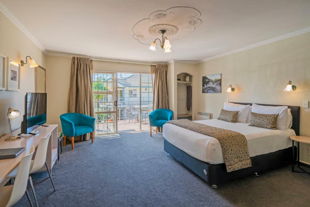 Silver Fern Rotorua Suites & Spa Luaran gambar A typical hotel room