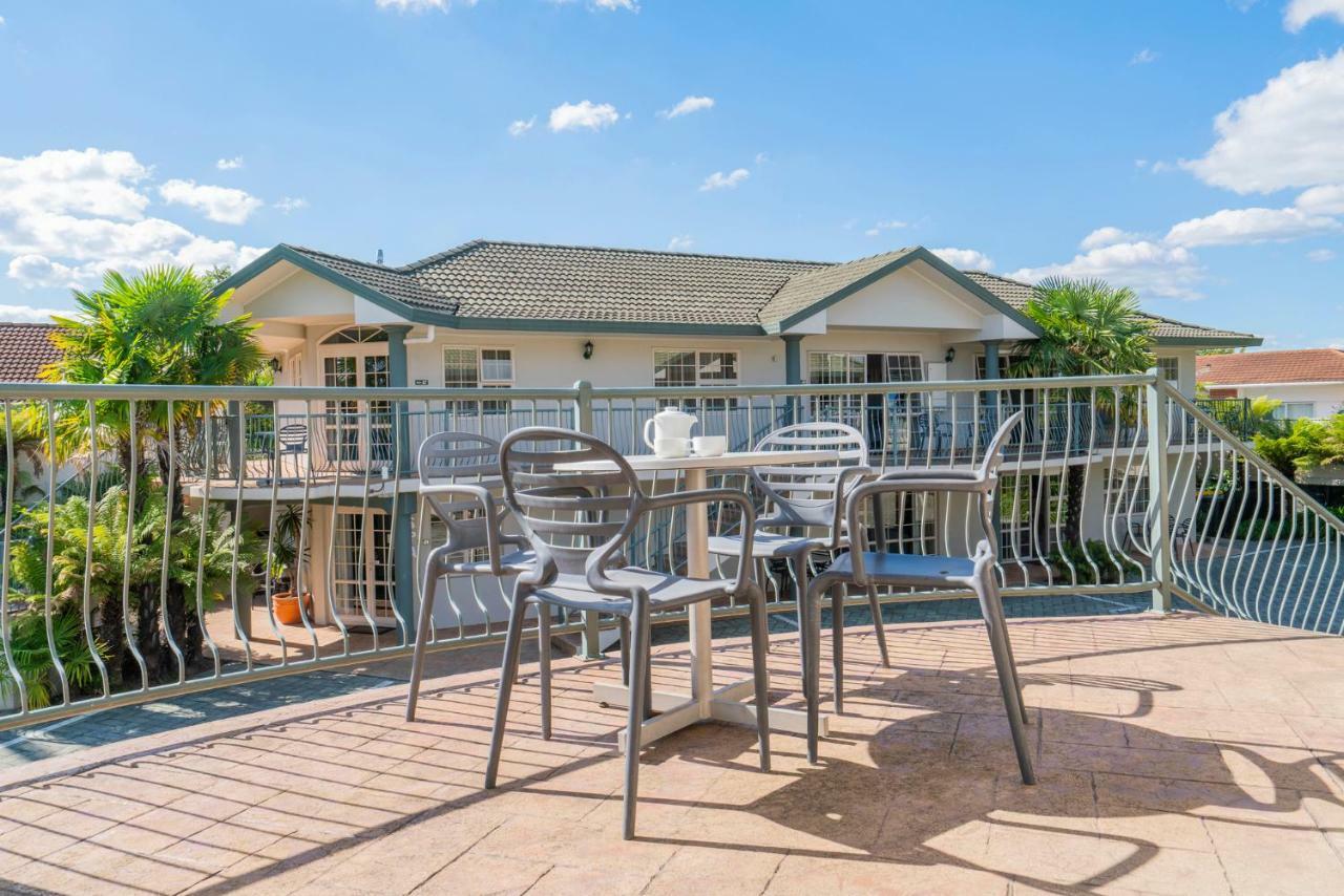 Silver Fern Rotorua Suites & Spa Luaran gambar The Terrace