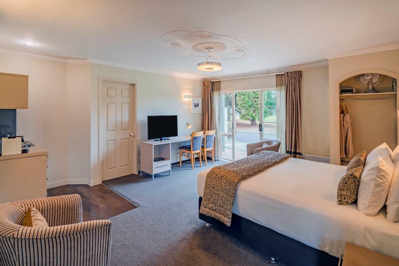 Silver Fern Rotorua Suites & Spa Luaran gambar A typical hotel room