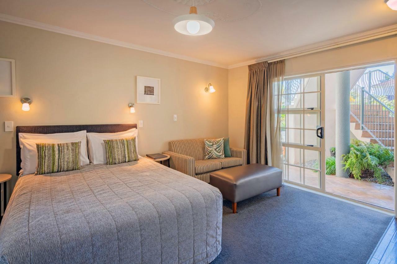 Silver Fern Rotorua Suites & Spa Luaran gambar A typical motel room