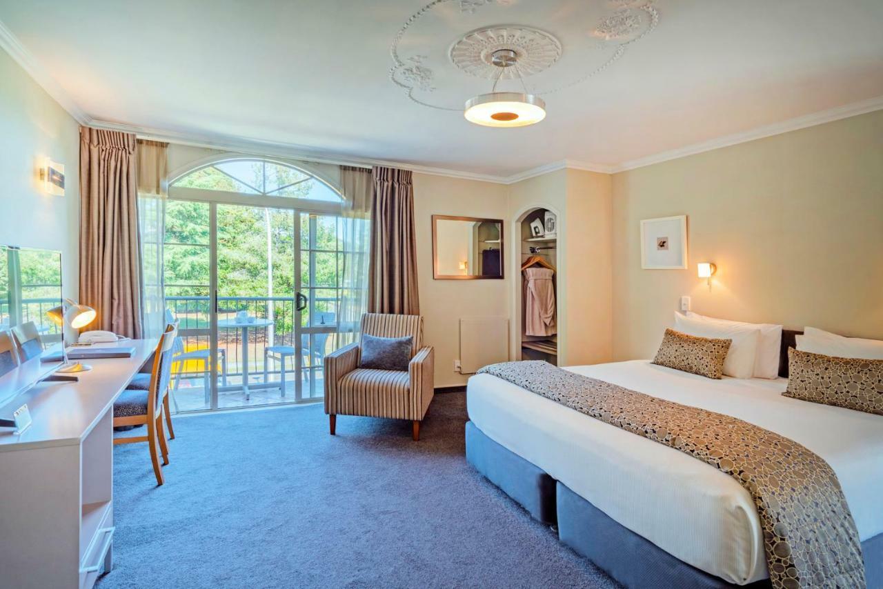 Silver Fern Rotorua Suites & Spa Luaran gambar A typical hotel room