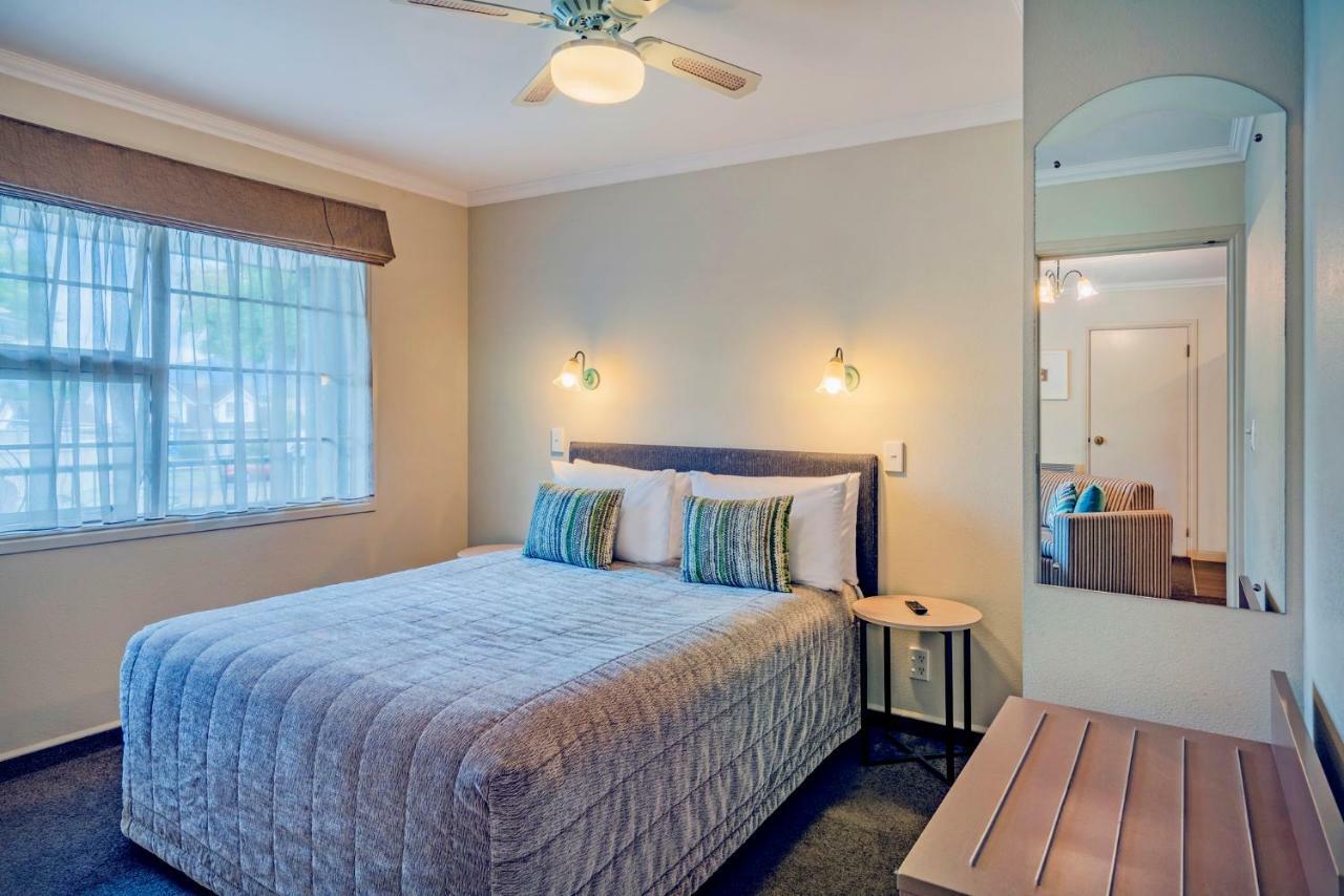 Silver Fern Rotorua Suites & Spa Luaran gambar A bedroom at the hotel