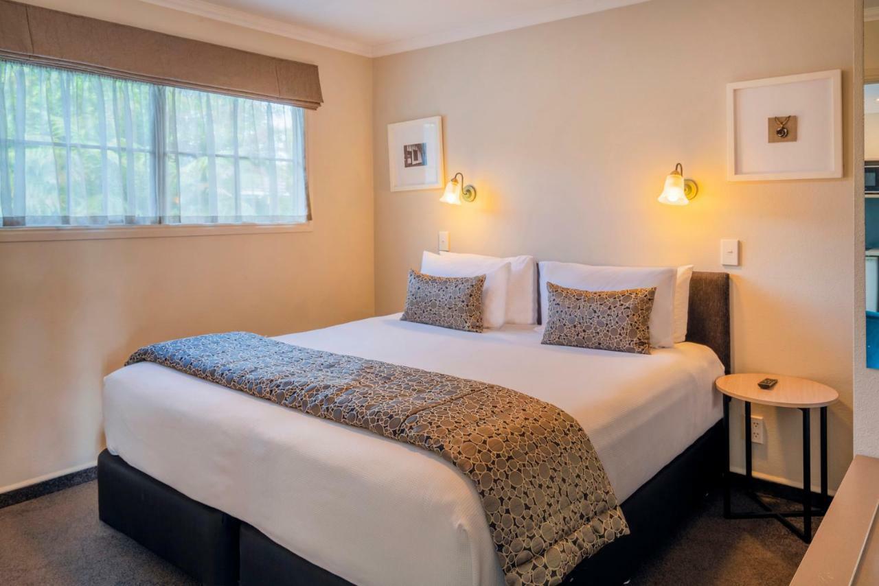Silver Fern Rotorua Suites & Spa Luaran gambar A bedroom at the hotel
