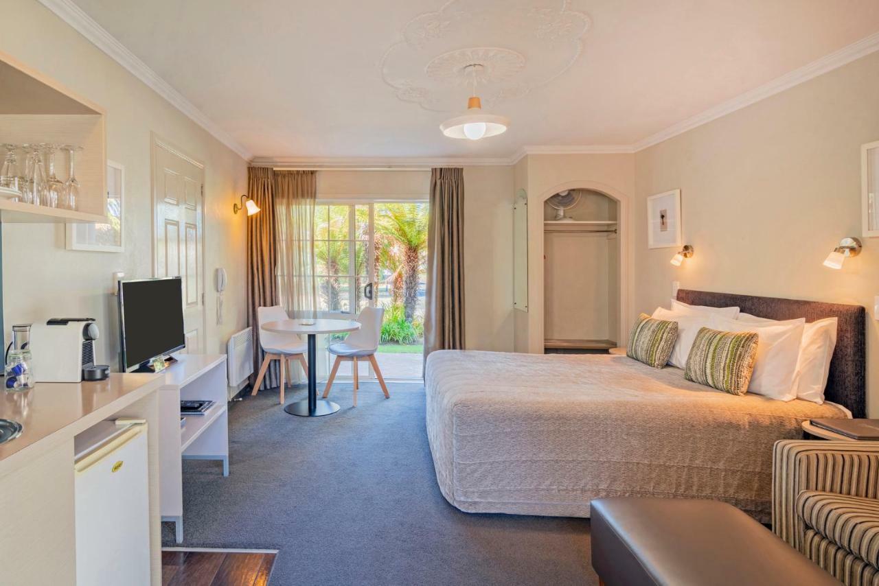 Silver Fern Rotorua Suites & Spa Luaran gambar A typical room at the hotel