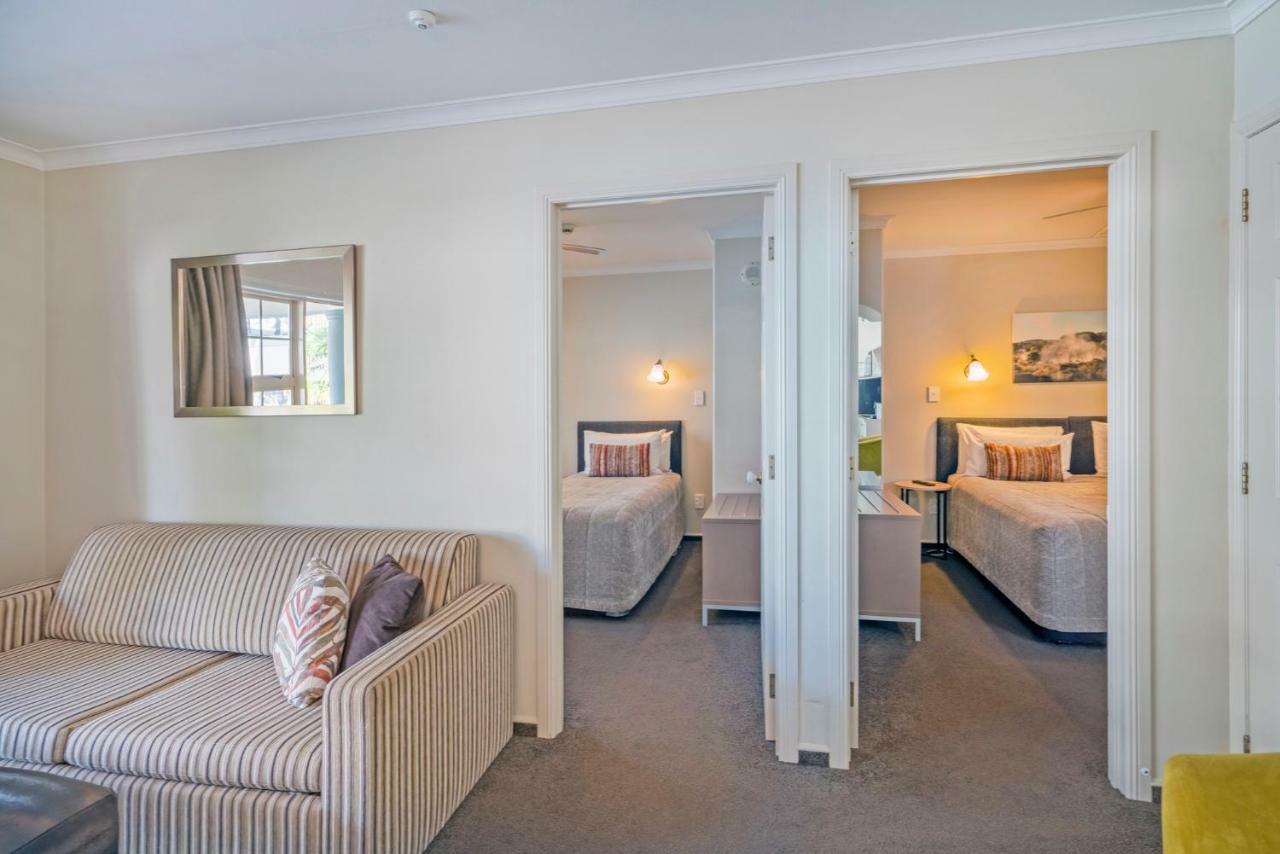 Silver Fern Rotorua Suites & Spa Luaran gambar A typical two bedroom apartment