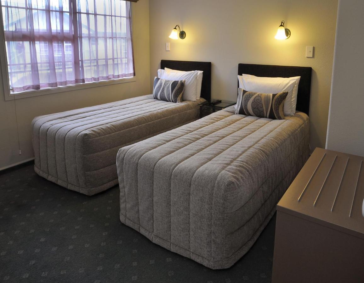 Silver Fern Rotorua Suites & Spa Luaran gambar A typical motel room